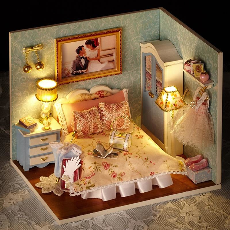 Happy Moment DIY Small Dollhouse