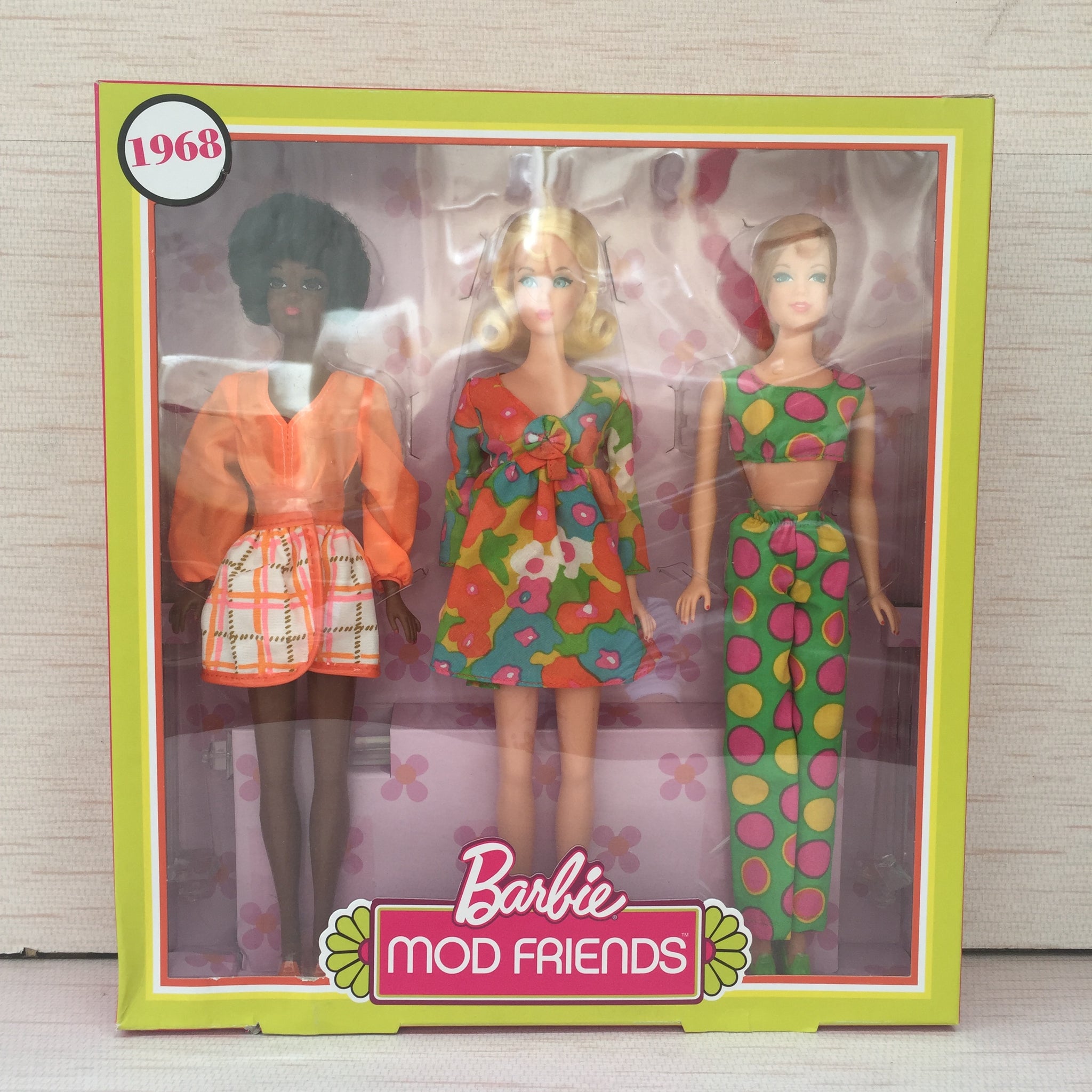 Mod friends barbie gift set on sale