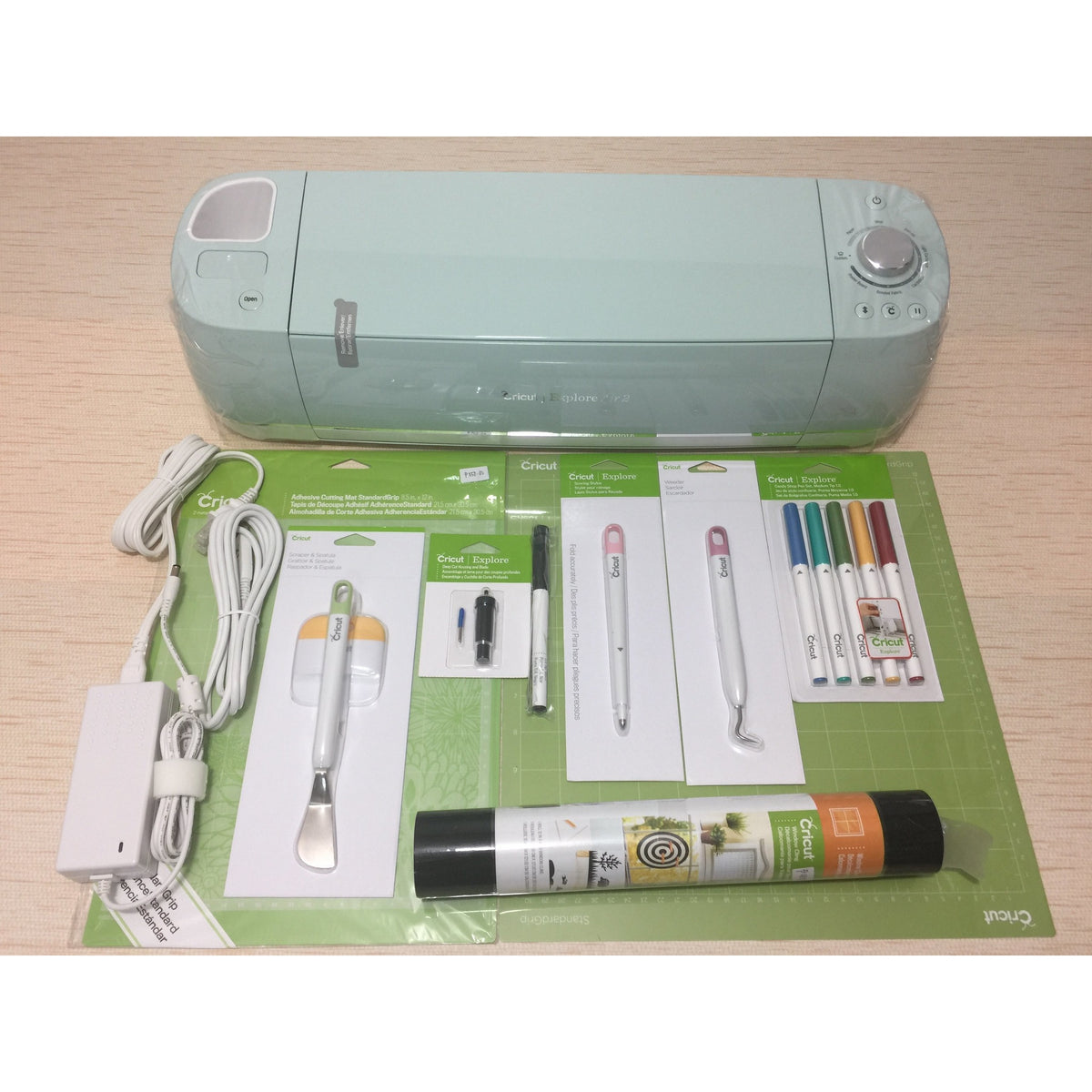 Cricut Explore Air™ 2 Mint Machine + Essentials Bundle Set